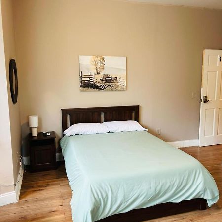 Nice Big Room Near Whole Foods, Brown University With Shared Bathroom And Kitchen Providence Exterior photo