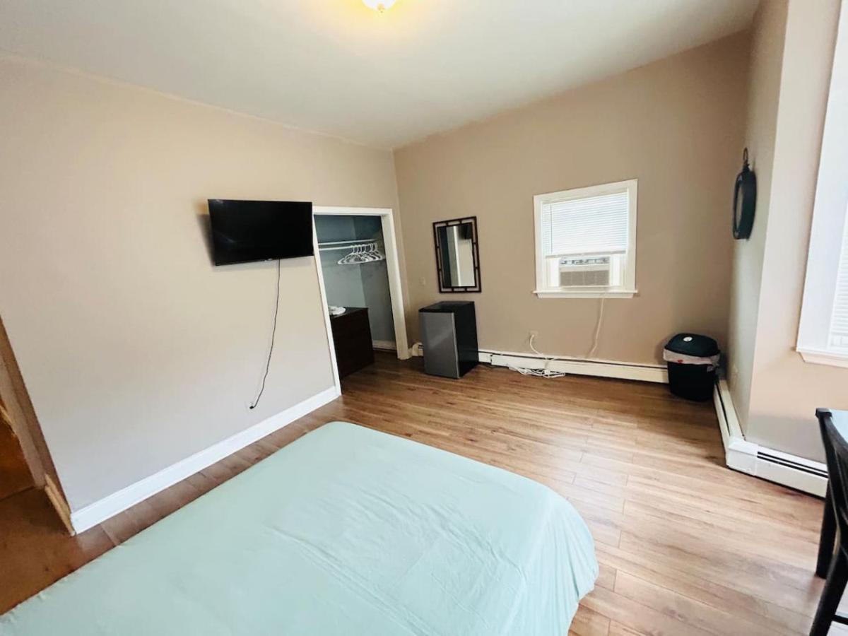 Nice Big Room Near Whole Foods, Brown University With Shared Bathroom And Kitchen Providence Exterior photo